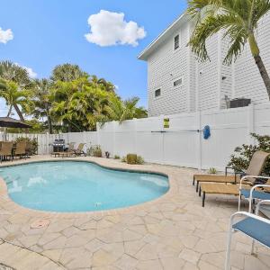 Low Tide – Pool Pet Friendly In SK Village - Walk Everywhere!