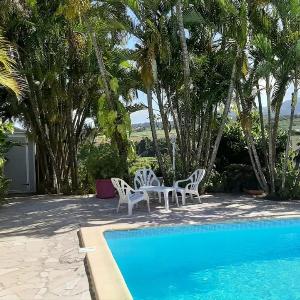 Bungalow charmant à Capesterre-Belle-Eau 35 m² piscine