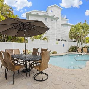 Tidal Wave - In Siesta Key Village Pet Friendly Private Pool!