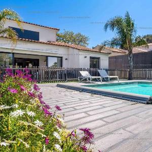 Villa piscine climatisation jardin barbecue internet refait à neuf en 2023