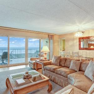 Stunning Ocean views from this 3 bedroom condo. Enjoy your piece of paradise.