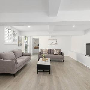 Stylish 4Bedroom Stay Outdoor Dining and City Access