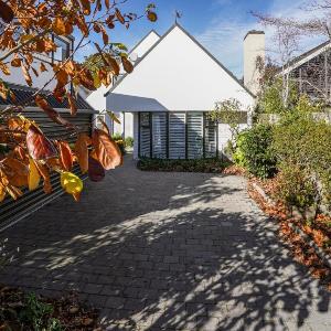 Stylish Fendalton Townhouse - Prime Location