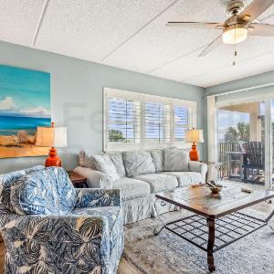 Ground floor Beachfront Corner Unit a few Steps from the Beach
