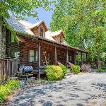 Game-N-Getaway Hot Tub WIFI Game Room Free Attraction Tickets!!! Pigeon Forge Tennessee