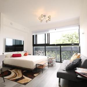 Lovely comfy studio in the city with AC