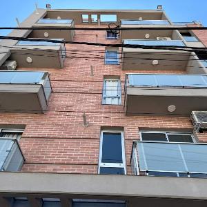 Depto con Balcón y Cochera-Cómodo y Equipado