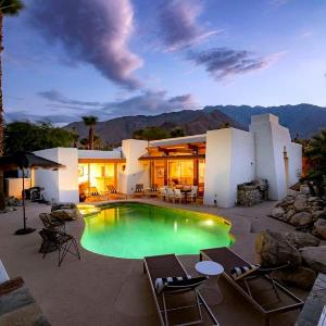 Sunsplash Retreat - Pool with Mountain Views