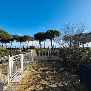 Appartement T2 en rez-de-jardin face à la mer avec parking - FR-1-309-493