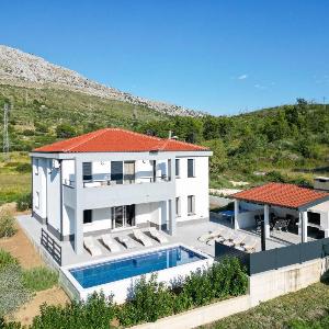 Family friendly house with a swimming pool Srinjine Split - 23770