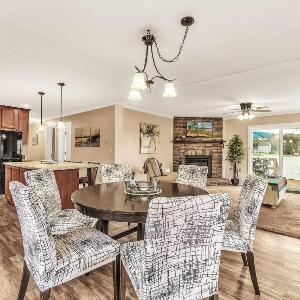 Hidn LakeFront-New Build-Private Beach-Fast Wi-Fi