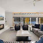 Kelvin Heights Retreat Lake Views BBQ Fireplace