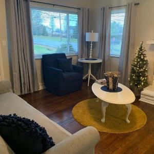 Lovely Retreat Backyard With Deck and entertain room