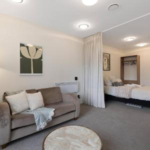 Mt Victoria Studio - Kitchen Bath Tub Sleeps 2