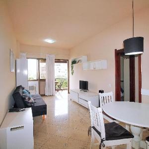 Elegância e Lazer: Aparthotel com Piscina