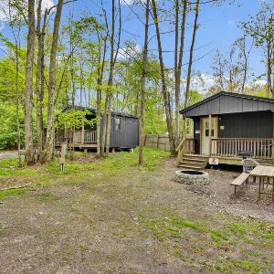 Family Cabin full bath