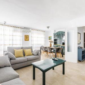 A&N Central Beach Walk Family Apartment with Terraza