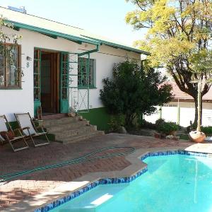 Cozy arty apartment in walking distance of CBD