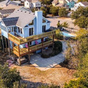 Oceanside with Pool Hot Tub and Updated Interior