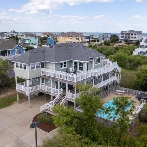 Third Row Whalehead Home with Pool and Spa Sleeps 22