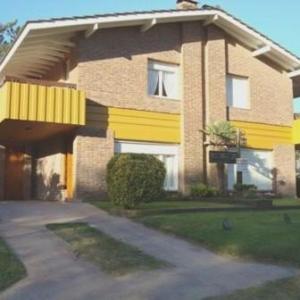 Casa tipo Dúplex en zona Golf de Pinamar a 4 cuadras de la playa y 10 del Centro! Unidad A De los Pingüinos y Sirenas
