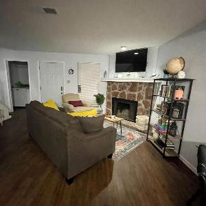 Cozy 2BR 2BA apt close to Siegen & Womans