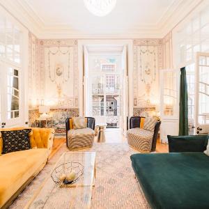 Luxury 4BR Near Praça do Comércio wAC