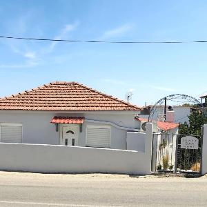 Jenny Sam renovated house for 5 near center and be