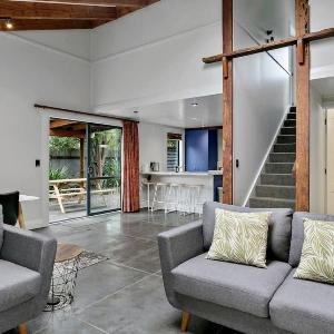 Central and Cozy 2BR Retreat With Parking and Free Wifi