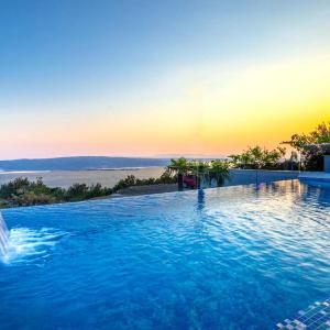 Luxury Villa Sun View with heated pool