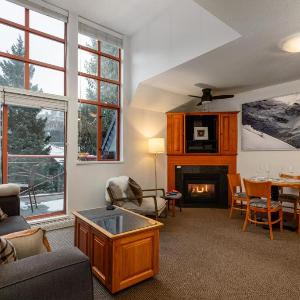 Village Penthouse w Views Pool and Hot Tub