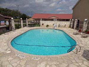 SureStay Plus Hotel by Best Western Beeville, Beeville