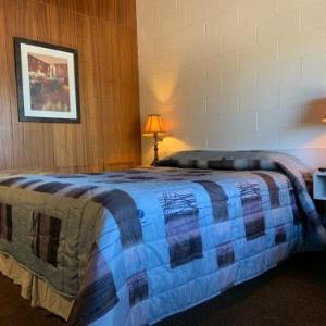 Hotels near Co-op Place Medicine Hat - Ace Crown Motel