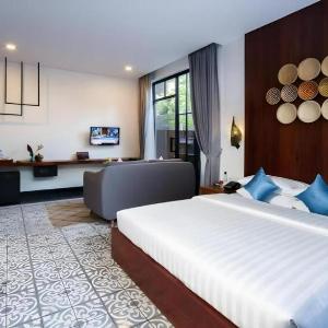 Deluxe Double Room with Patio or Balcony