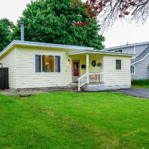 Charming Midtown Cottage Walkable & Cozy