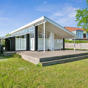 Beautiful And Well-Designed Holiday Home With Sea View Spacious Terraces And Spa Just 200 Metres From The Child-Friendly Femmøller Beach And Close