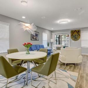 Sapphire Echo for 6 (convenient for downtown)