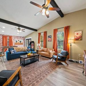 Modern&kid friendly:Lackland|SeaWorld|Games|Pets