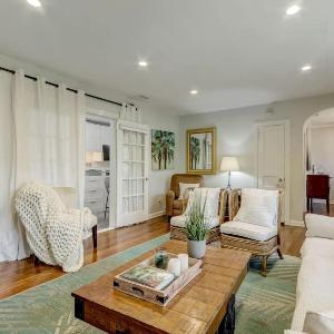 Happy Coastal Cottage for 6