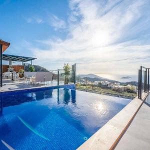 2 Bedroom Villa with Pool