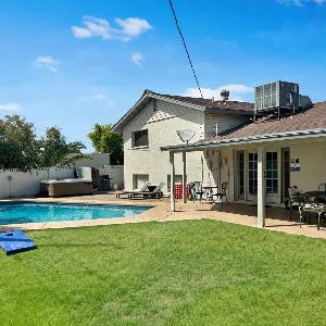 Desert Pearl: Hot tub for 8 + Pool + BY Games
