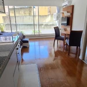Moderno Monoambiente edificio con pileta de verano excelente ubicación