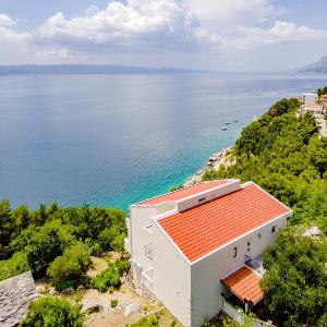 Apartments by the sea Brela Makarska - 24541