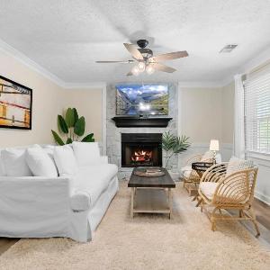 Cozy Cottage for 6 Pet Fenced