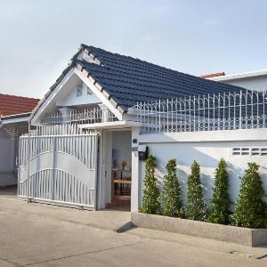 The Ace 4 Bedroom 4 Bathroom Villa With Free Bills