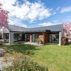 Mountain views in Meadowstone