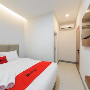 RedDoorz Plus Near Kebun Raya Bogor