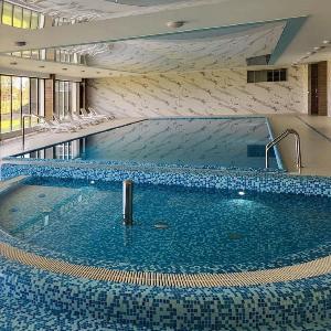 Cozy Studio with River View Spadochroniarzy with Parking & SPA by Noclegi Renters