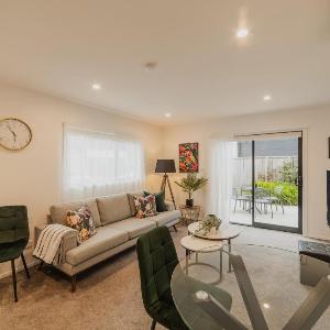 Bright City Base - 1Bed Kitchen Outdoor Space