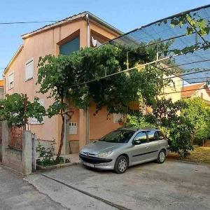 Apartments with parking space Zadar - 24593